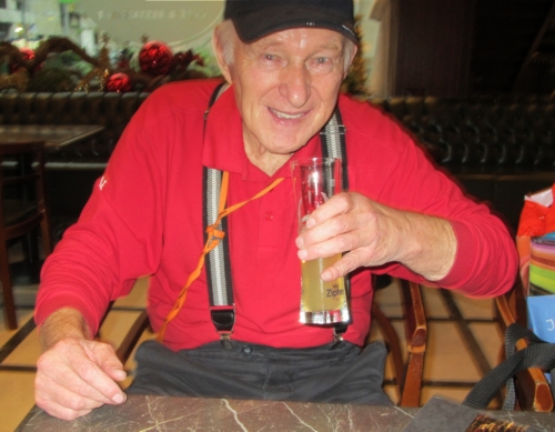 Lubor Fiedler mit Bier